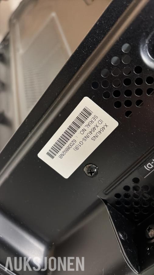 4 stk. NEC MultiSync X464UN 46” profesjonelle skjermer med veggfeste