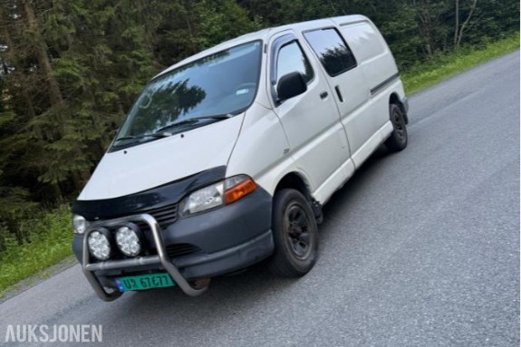 2002 Toyota HiAce 2.5 102hk  4WD hengerfeste s+v dekk eu ok 02.2027