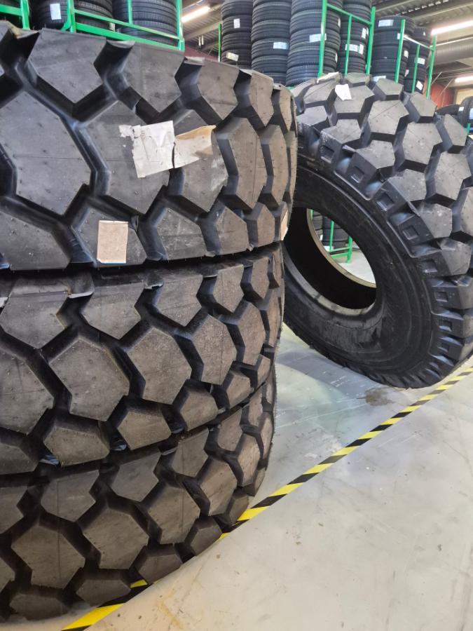 4 STK MICHELIN X-TRACTION 21.00R33 E4T tipptruckdekk / dekk til tipptruck