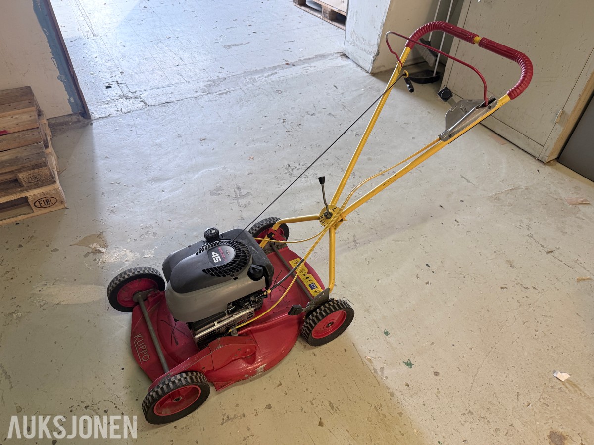 Klippo gressklipper med Briggs & Stratton-motor - rep objekt
