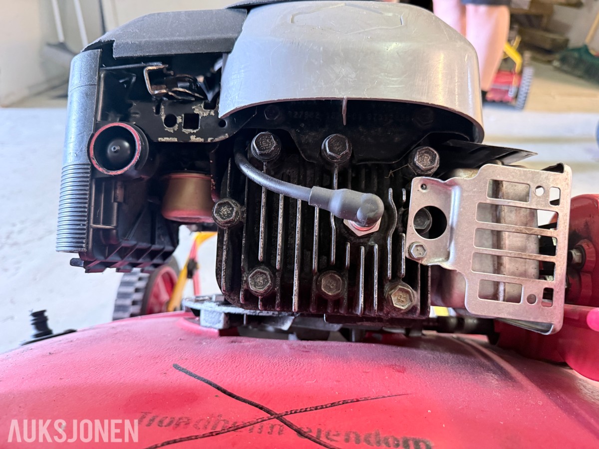Klippo gressklipper med Briggs & Stratton-motor - rep objekt