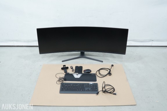 Samsung Odyssey CRG9 49 tommer Dual QHD 120 Hz med RollerMouse Red og Logitech Brio 4K