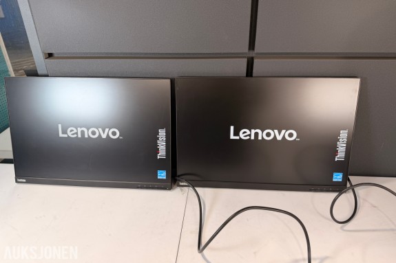 2 stk 2018 Lenovo ThinkVision T24d-10 24 tommer skjermer med dobbel skjermarm