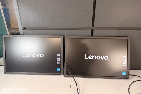 2016 2 stk Lenovo ThinkVision T2454pA 24 tommer skjermer med dobbel skjermarm