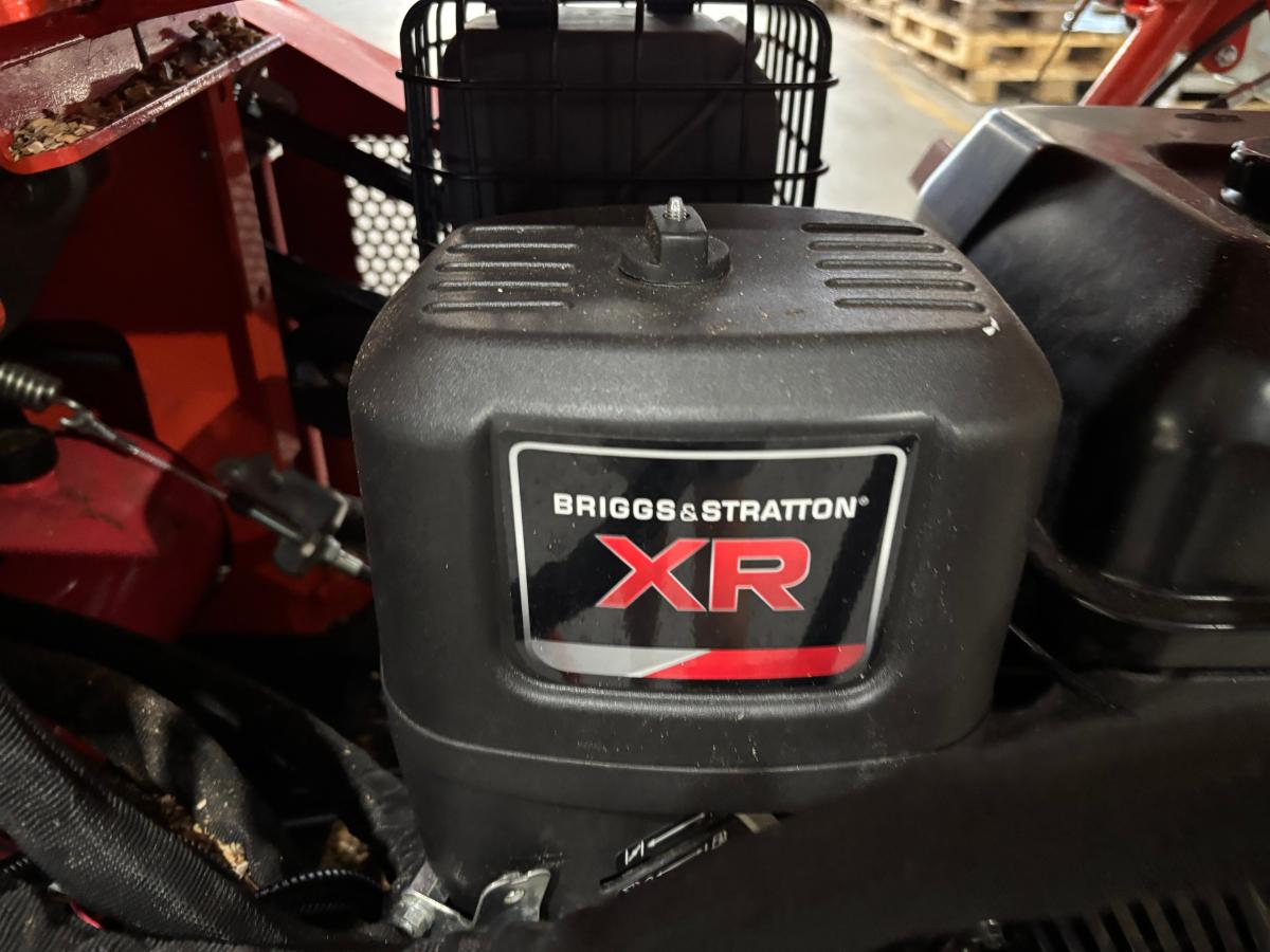 2025 SZ130E beltegående flishugger –  Briggs & Stratton 13,5 HK – Prosjektmaskin