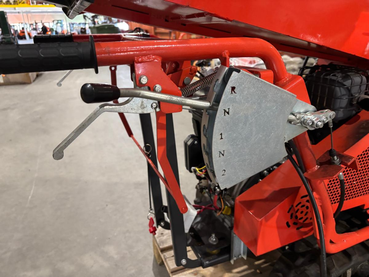 2025 SZ130E beltegående flishugger –  Briggs & Stratton 13,5 HK – Prosjektmaskin