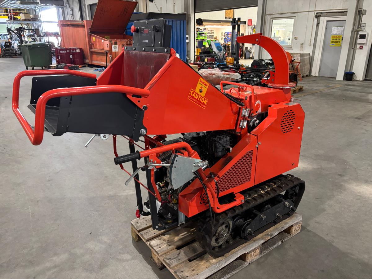 2025 SZ130E beltegående flishugger –  Briggs & Stratton 13,5 HK – Prosjektmaskin