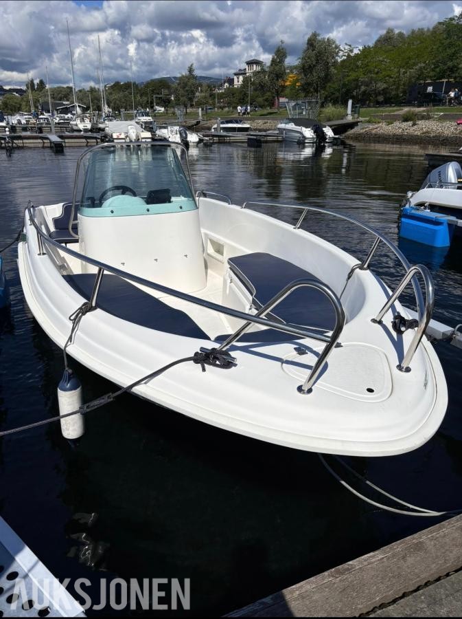 2006 Hobby 530 Challenger Med 100hk Selva motor og båthenger