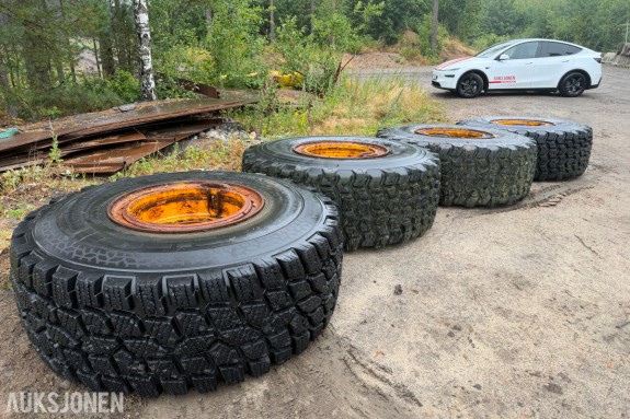 PIGGDEKK MED FELG TIL VOLVO 110E HJULLASTER – NOKIAN LOADER