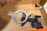 Verkstedutstyr med maskinerte ståldeler, braketter og turbosett