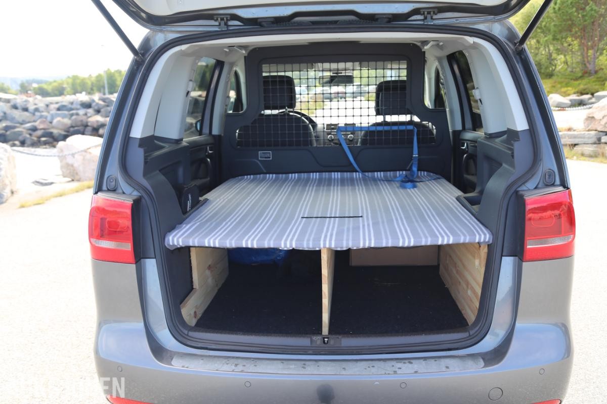 2015 Volkswagen Touran 1.6 Diesel 105hk Automat, Cruisekontroll, Hengerfeste