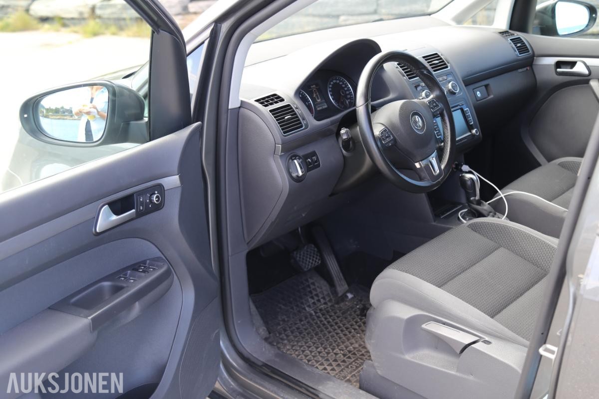 2015 Volkswagen Touran 1.6 Diesel 105hk Automat, Cruisekontroll, Hengerfeste