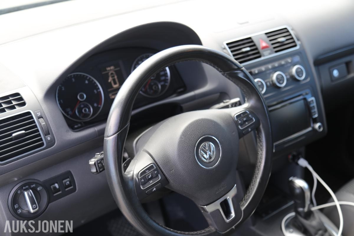 2015 Volkswagen Touran 1.6 Diesel 105hk Automat, Cruisekontroll, Hengerfeste