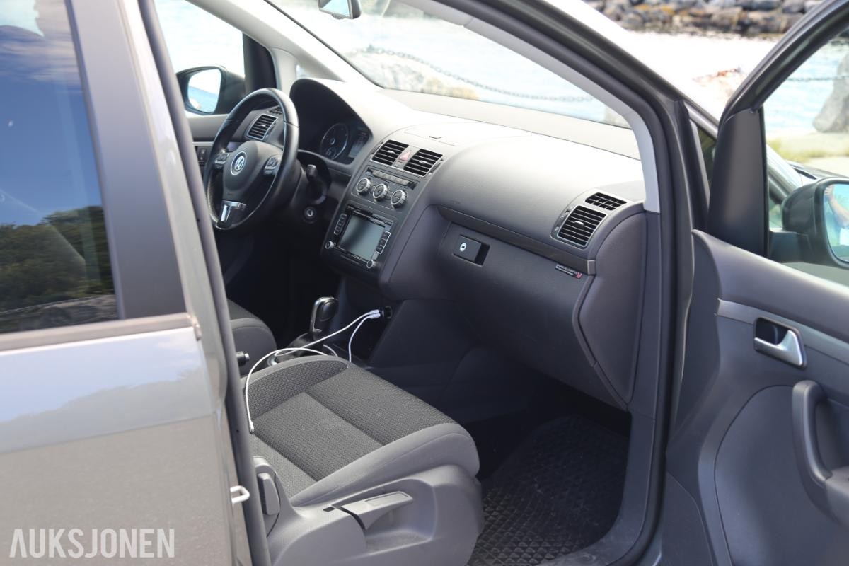 2015 Volkswagen Touran 1.6 Diesel 105hk Automat, Cruisekontroll, Hengerfeste
