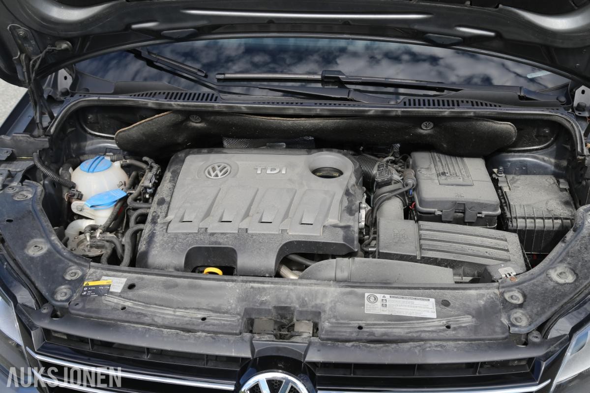 2015 Volkswagen Touran 1.6 Diesel 105hk Automat, Cruisekontroll, Hengerfeste