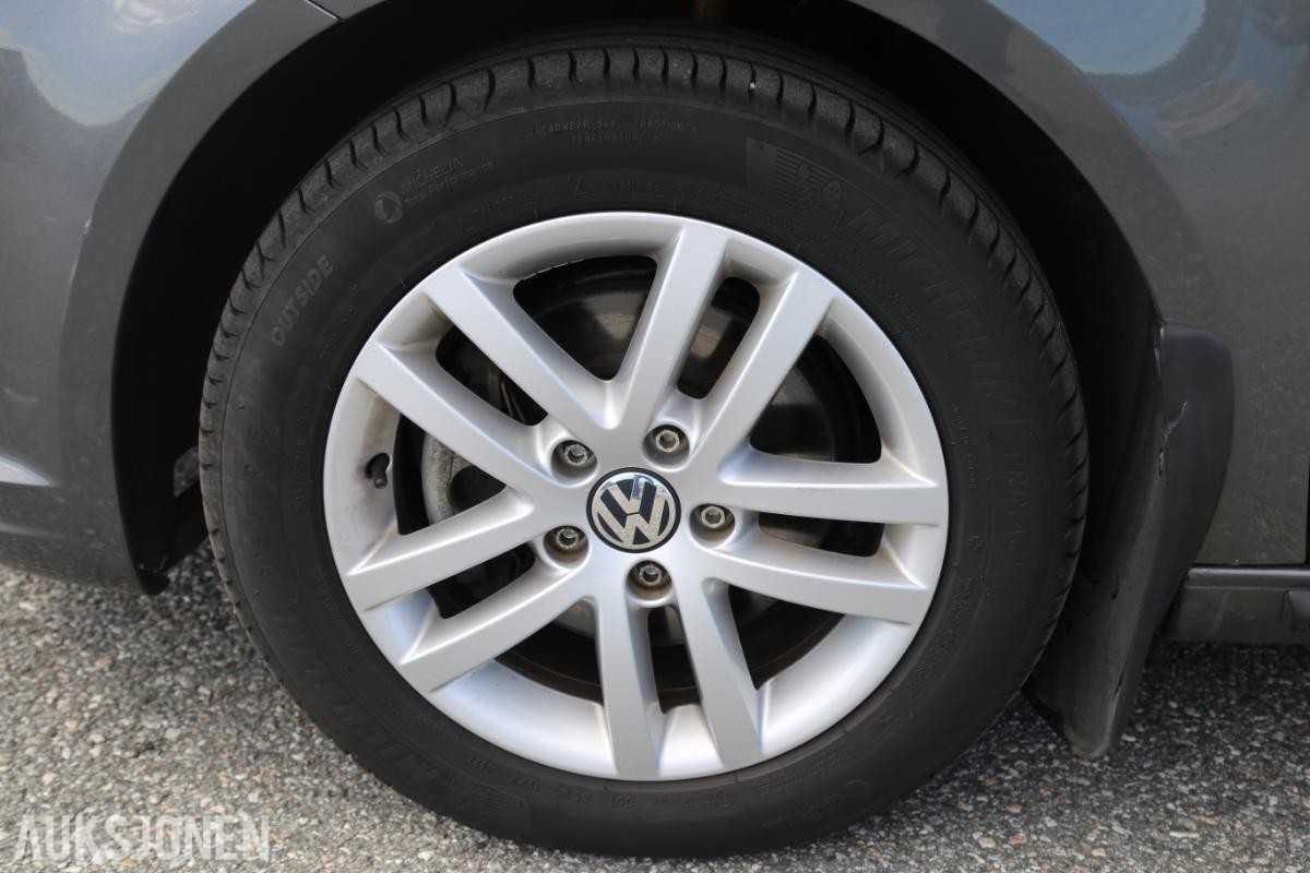 2015 Volkswagen Touran 1.6 Diesel 105hk Automat, Cruisekontroll, Hengerfeste