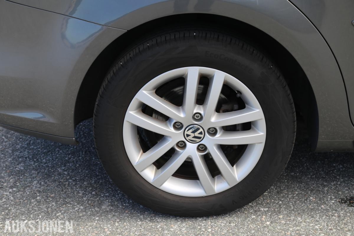 2015 Volkswagen Touran 1.6 Diesel 105hk Automat, Cruisekontroll, Hengerfeste