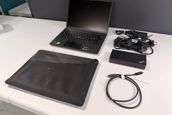 2025 Lenovo ThinkPad T14 Gen 6 Intel Core Ultra 5 14" PC med dockingstasjon
