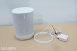 Sonos Move 2 trådløs høyttaler med ladestasjon – hvit
