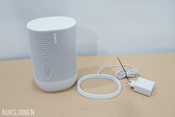 Sonos Move 2 trådløs høyttaler med ladestasjon – hvit