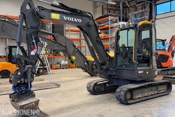 2020 Volvo ECR58D gravemaskin med pusseskuffe / 3108 timer