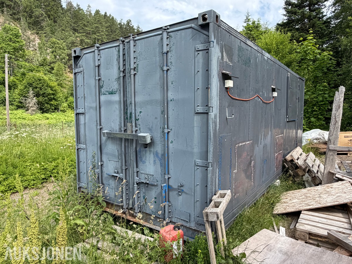 20-fots isolatert container med strømopplegg – ca. 6 × 2,4 × 2,4 m