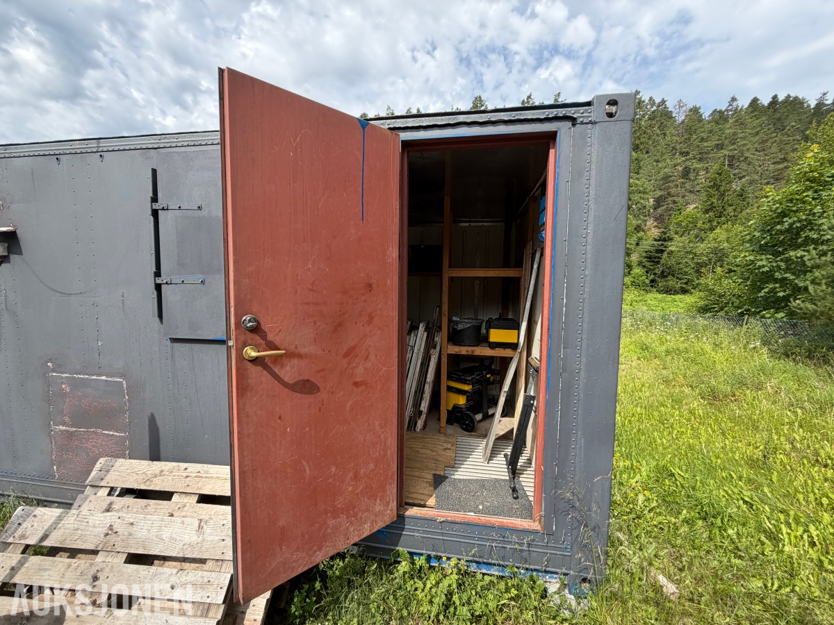 20-fots isolatert container med strømopplegg – ca. 6 × 2,4 × 2,4 m