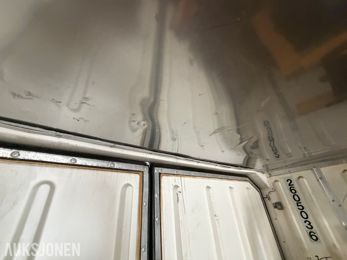 20-fots isolatert container med strømopplegg – ca. 6 × 2,4 × 2,4 m