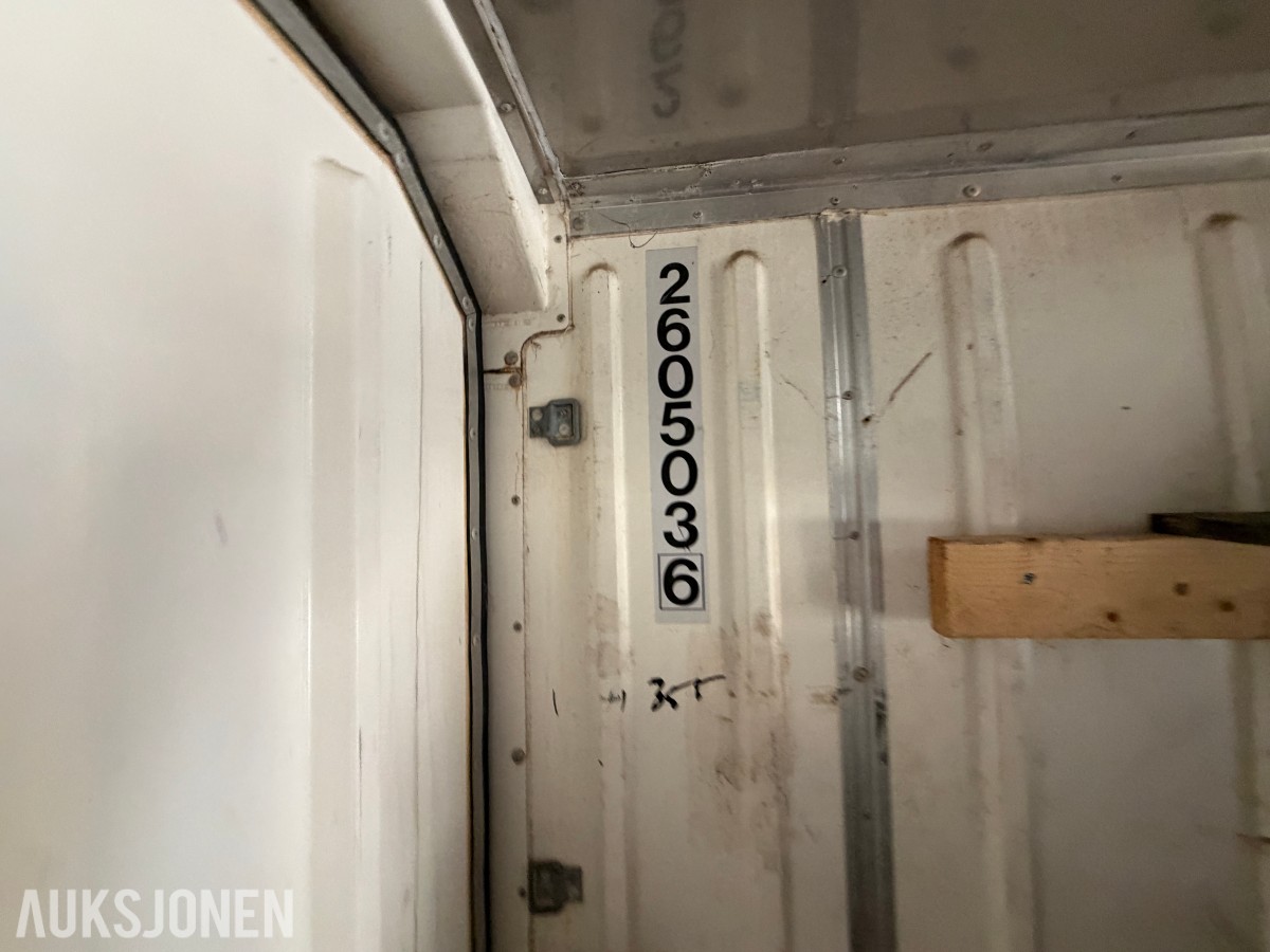 20-fots isolatert container med strømopplegg – ca. 6 × 2,4 × 2,4 m