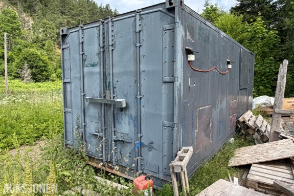 20-fots isolatert container med strømopplegg – ca. 6 × 2,4 × 2,4 m