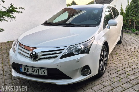 2013 Toyota Avensis 1.8 147hk automat Executive/Premium alcantara hengerfeste s+v dekk eu ok 03.2027