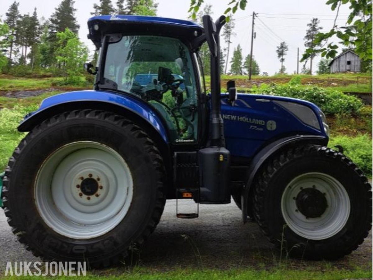 2020 New Holland T7.225