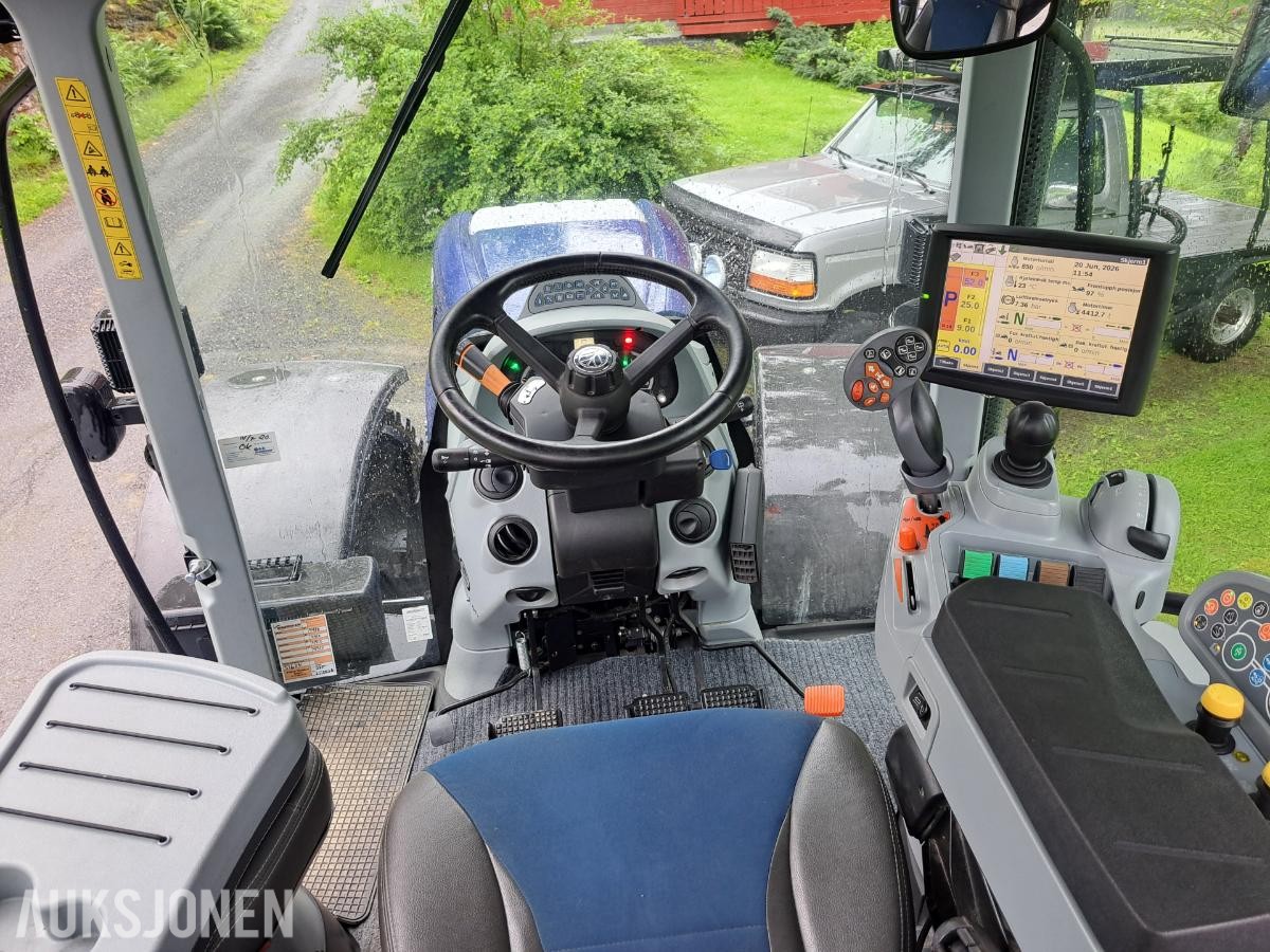 2020 New Holland T7.225