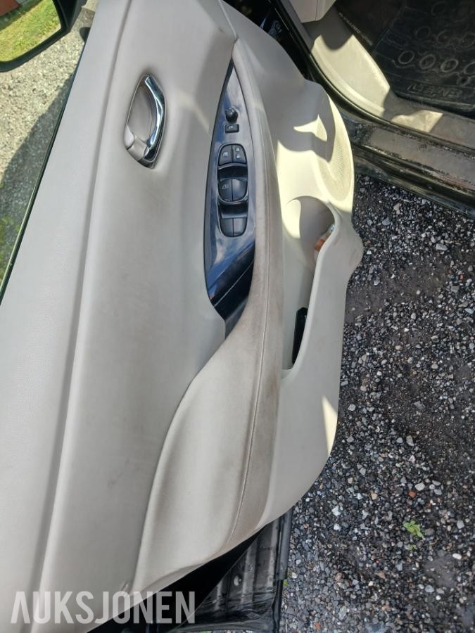 2012 Nissan Leaf Ryggekamera, Navigasjon, setevarmer