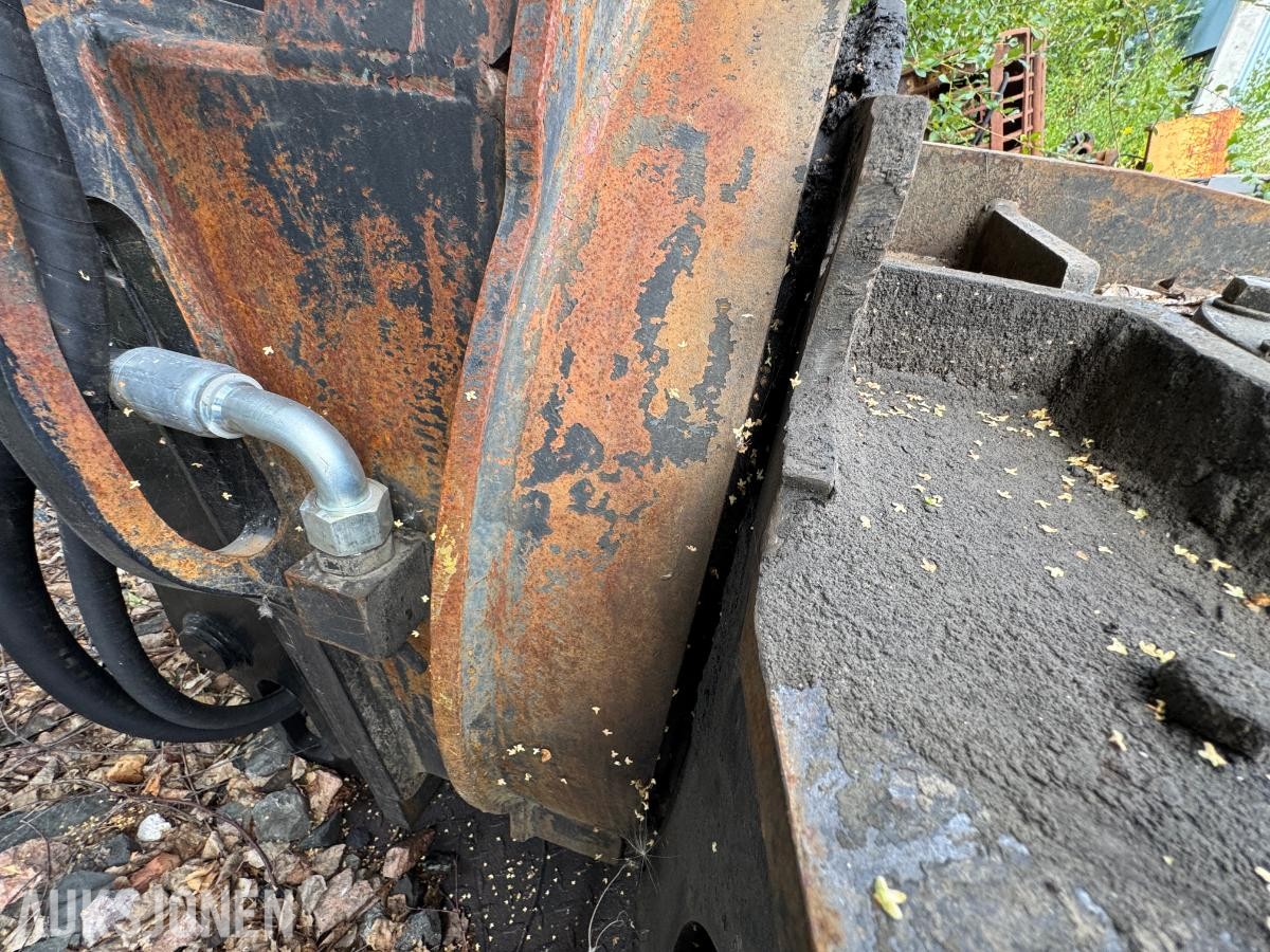 Cat MP20 stålsaks med OilQuick 70