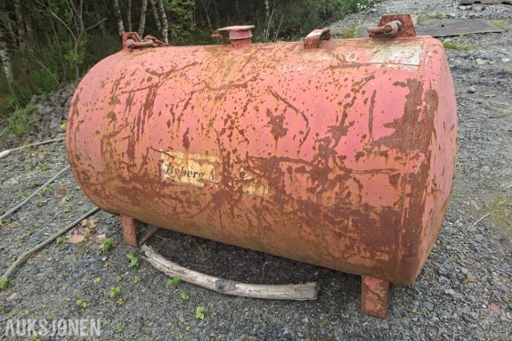 Dieseltank 1000 liter - Ståltank - Brukt