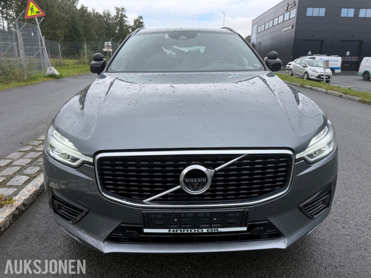 2020 Volvo XC60 T8 AWD R-DESIGN KJØRESKOLEBIL HENGERFESTE PANORAMA HEAD-UP 360-KAMERA