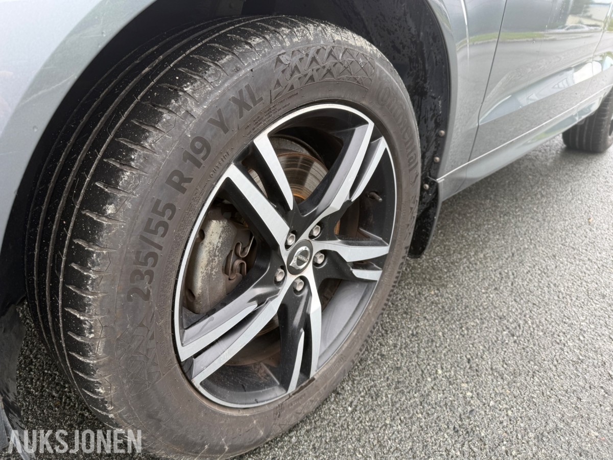2020 Volvo XC60 T8 AWD R-DESIGN KJØRESKOLEBIL HENGERFESTE PANORAMA HEAD-UP 360-KAMERA