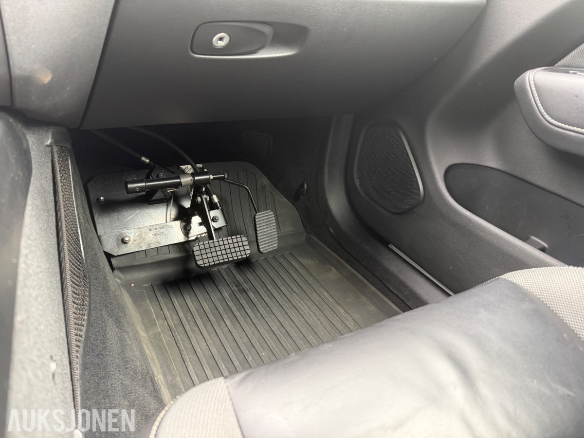 2020 Volvo XC60 T8 AWD R-DESIGN KJØRESKOLEBIL HENGERFESTE PANORAMA HEAD-UP 360-KAMERA