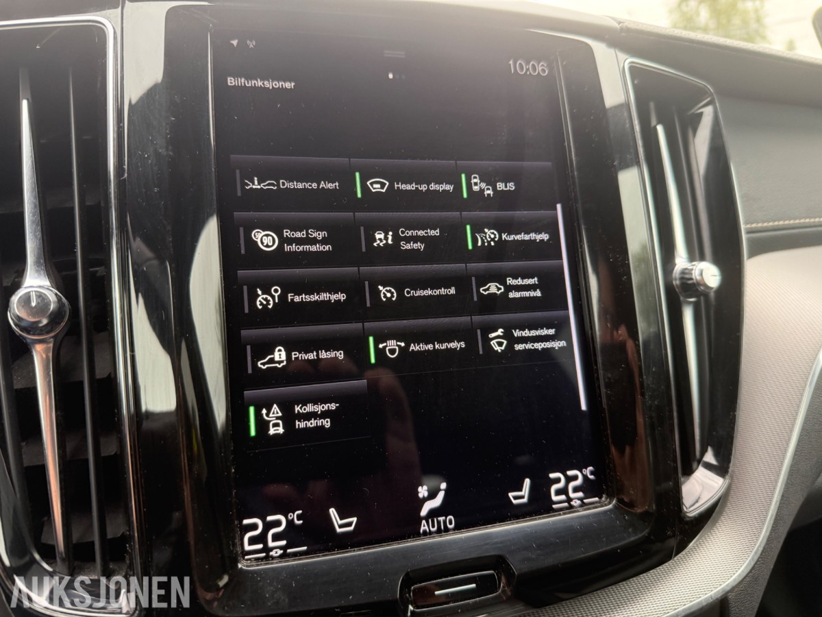 2020 Volvo XC60 T8 AWD R-DESIGN KJØRESKOLEBIL HENGERFESTE PANORAMA HEAD-UP 360-KAMERA