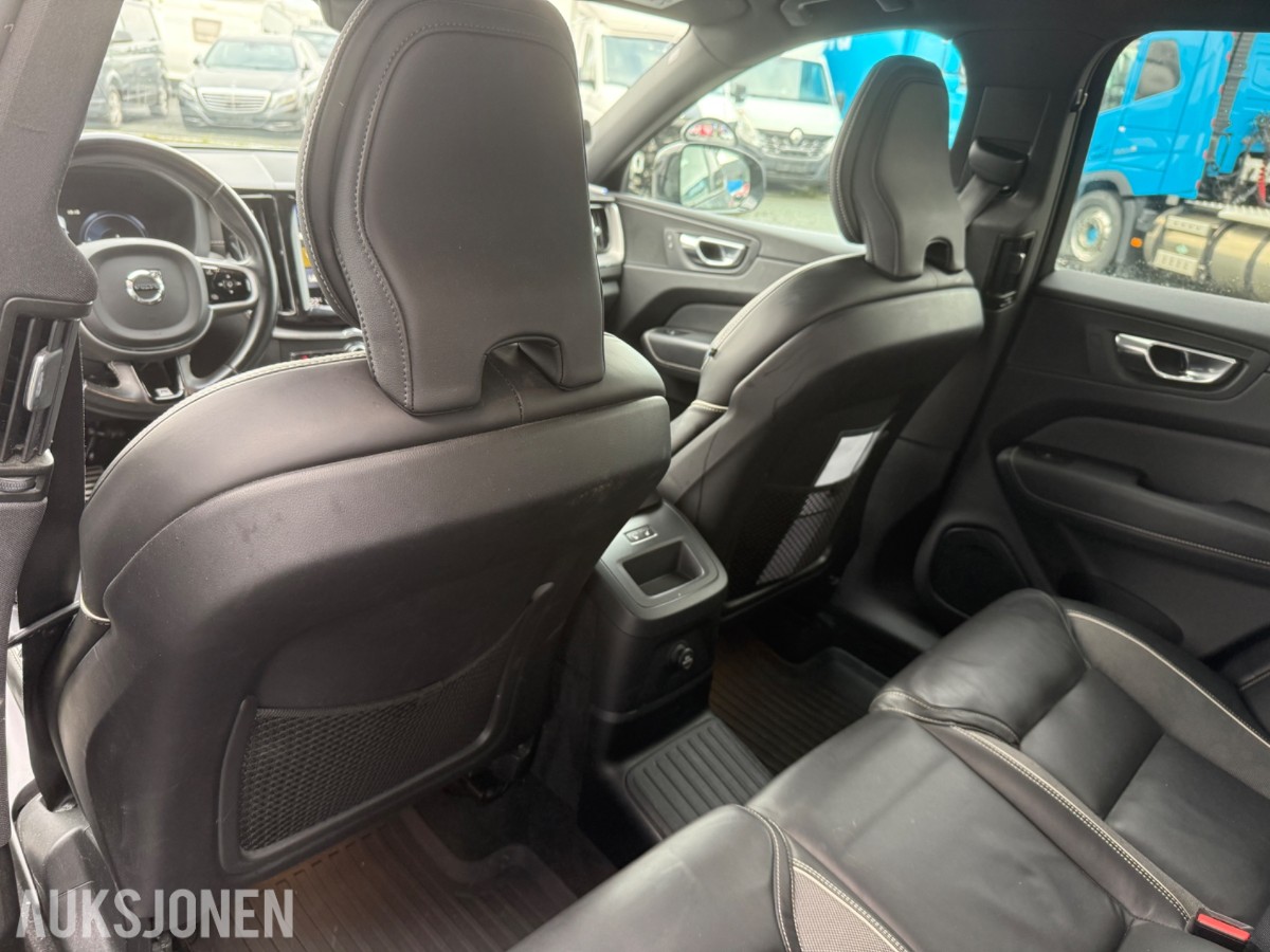 2020 Volvo XC60 T8 AWD R-DESIGN KJØRESKOLEBIL HENGERFESTE PANORAMA HEAD-UP 360-KAMERA
