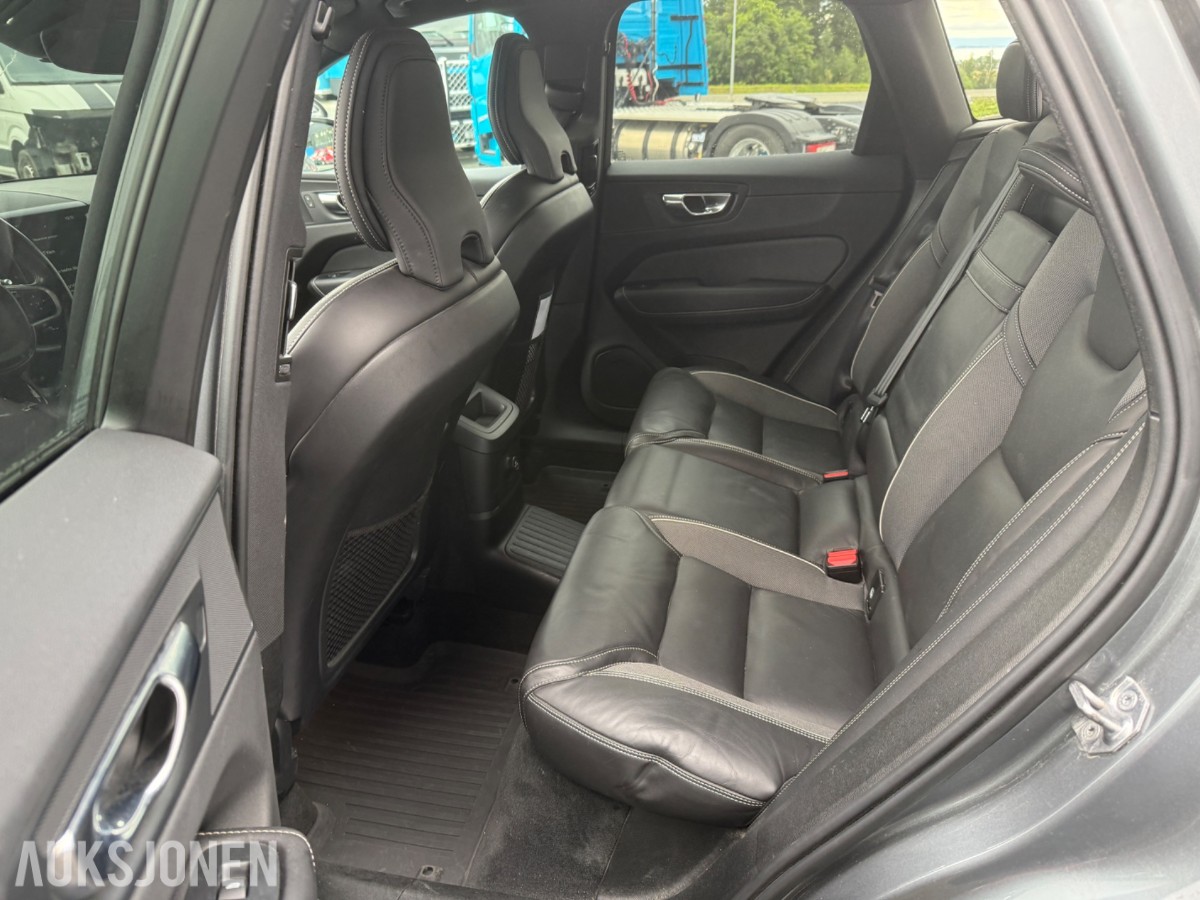 2020 Volvo XC60 T8 AWD R-DESIGN KJØRESKOLEBIL HENGERFESTE PANORAMA HEAD-UP 360-KAMERA