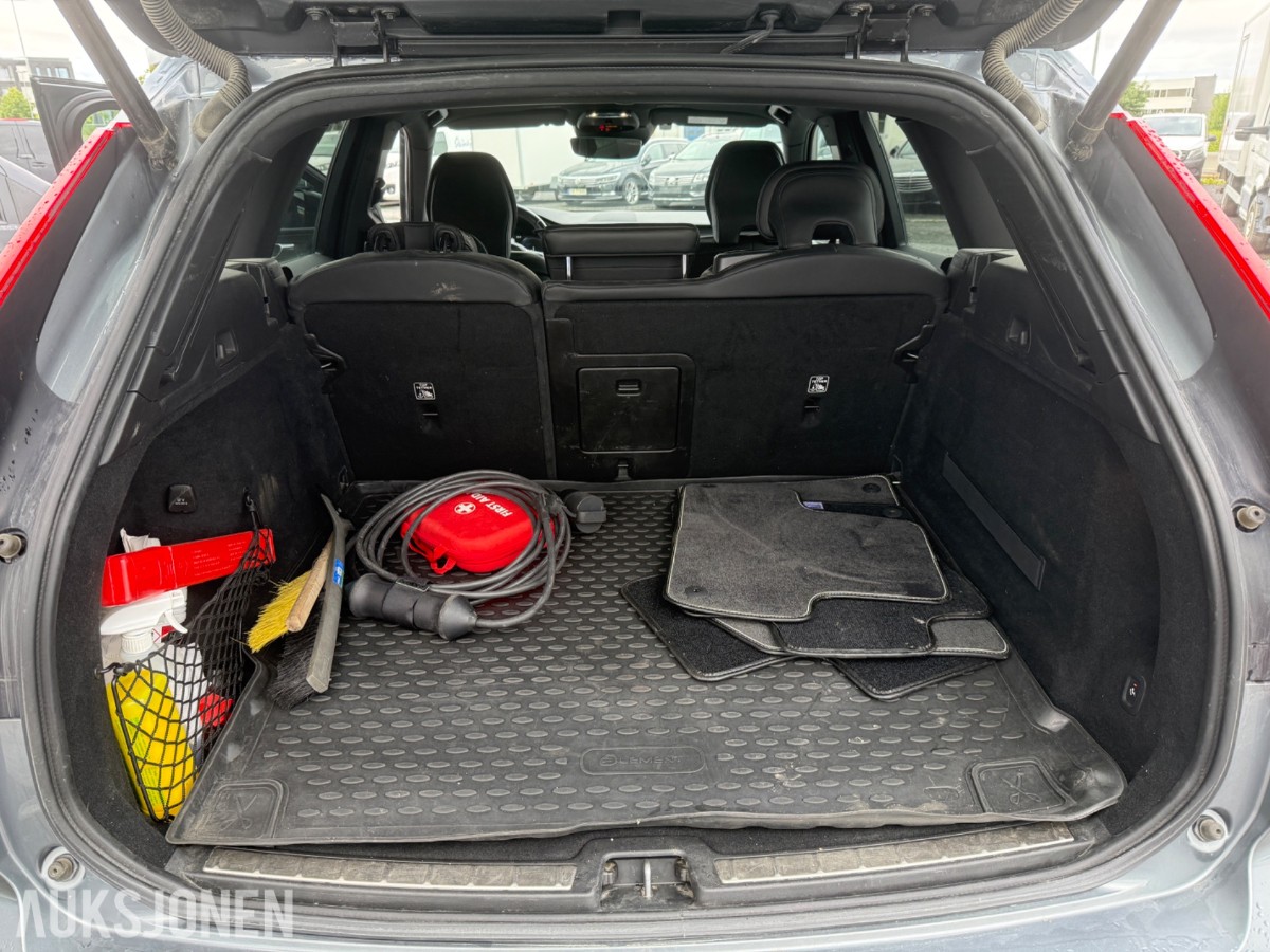 2020 Volvo XC60 T8 AWD R-DESIGN KJØRESKOLEBIL HENGERFESTE PANORAMA HEAD-UP 360-KAMERA