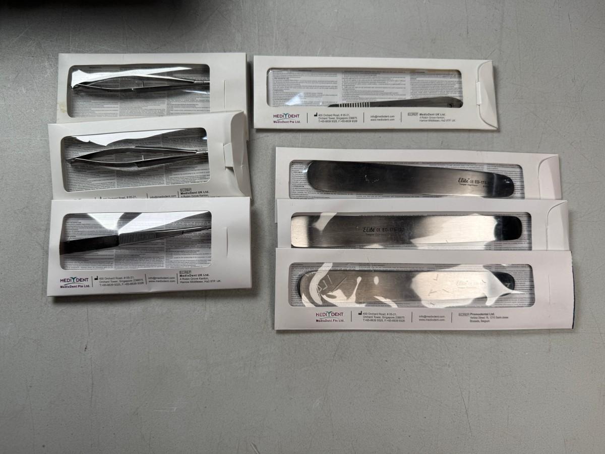 7 stk MedixDent kirurgiske dentalinstrumenter - sakser, tungespatler og skalpellhåndtak