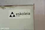 Eskoleia stålskap med lås og hyller