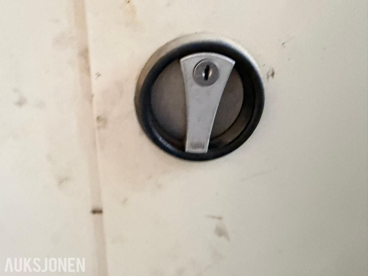 Kasten-Høvik stålskap med hyller