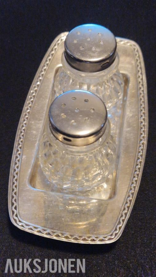 David-Andersen salt- og peppersett i sølvfat – klassisk og elegant