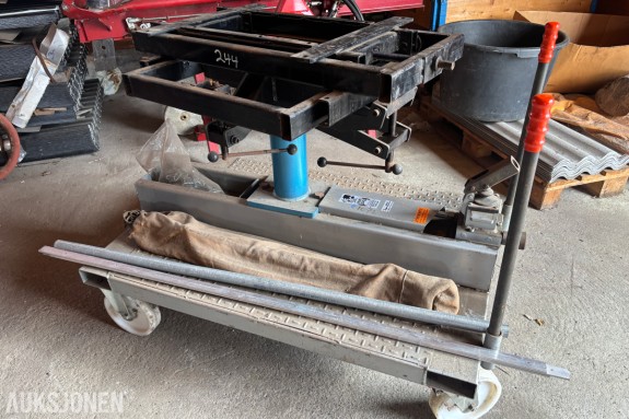 SEFAC 6.1.15 hev- og senkbart arbeidsbord / motorbord – 1500 kg