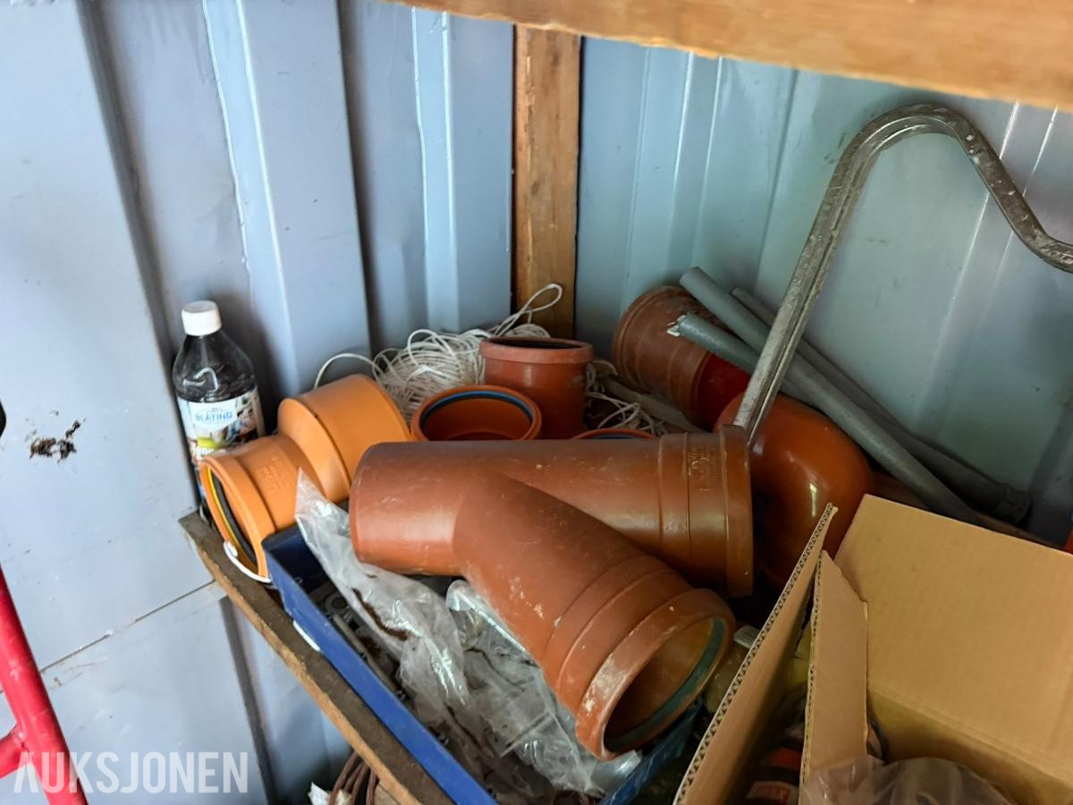 10 fots stålcontainer med verktøy og materiell