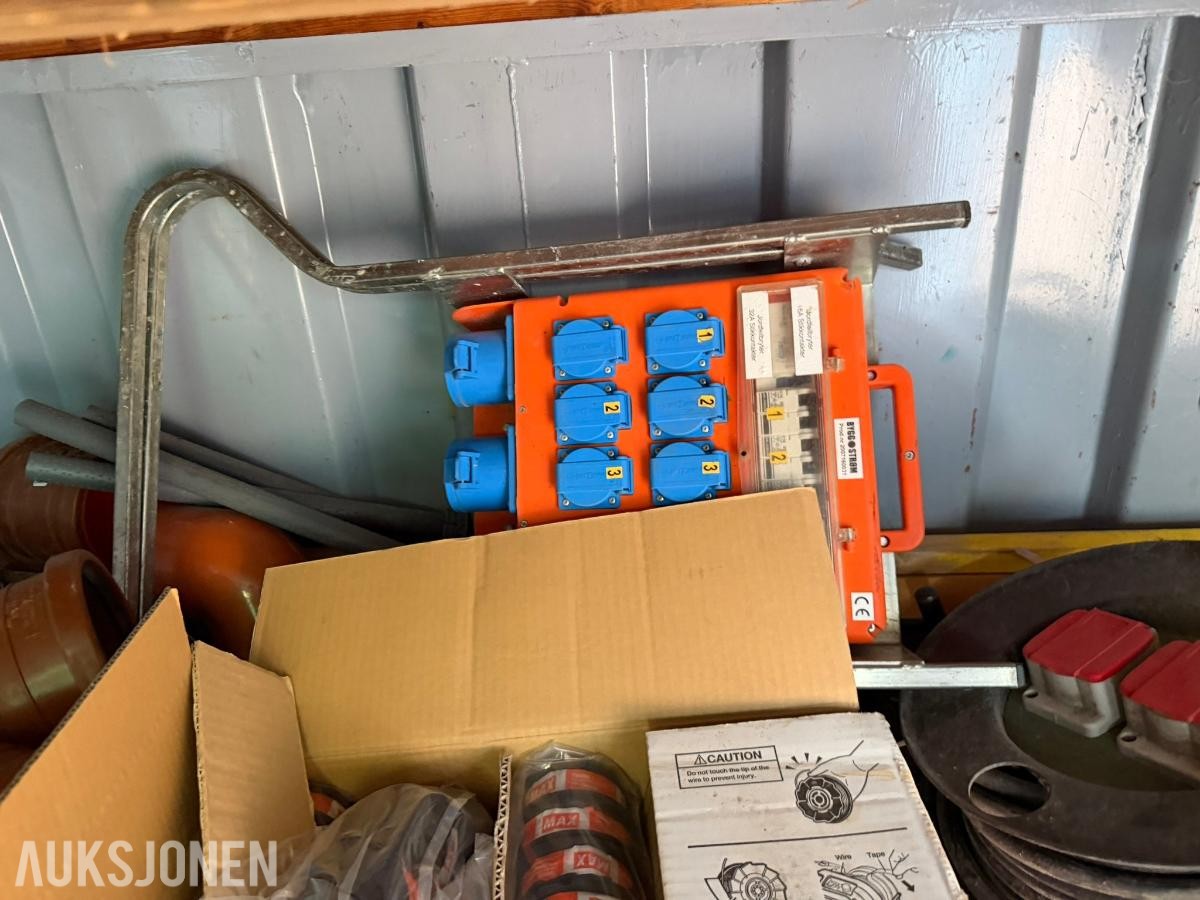 10 fots stålcontainer med verktøy og materiell